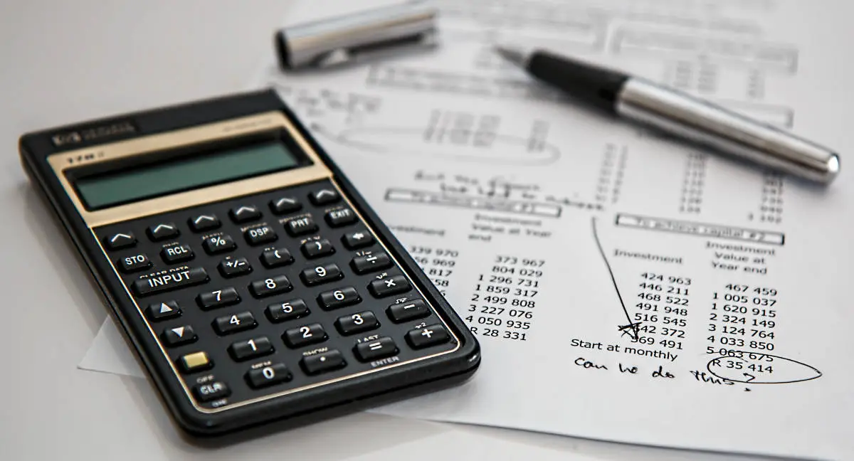 determine spousal support in Oregon (image of monthly budget)