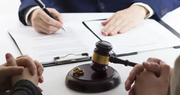 Picture of couple receiving their divorce papers Oregon